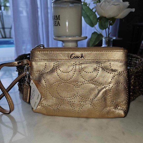Coach Wristlet NWT - Picture 1 of 6